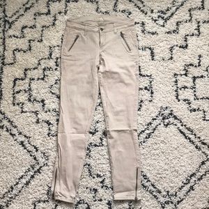 Old Navy Rockstar zipper detailed skinnies